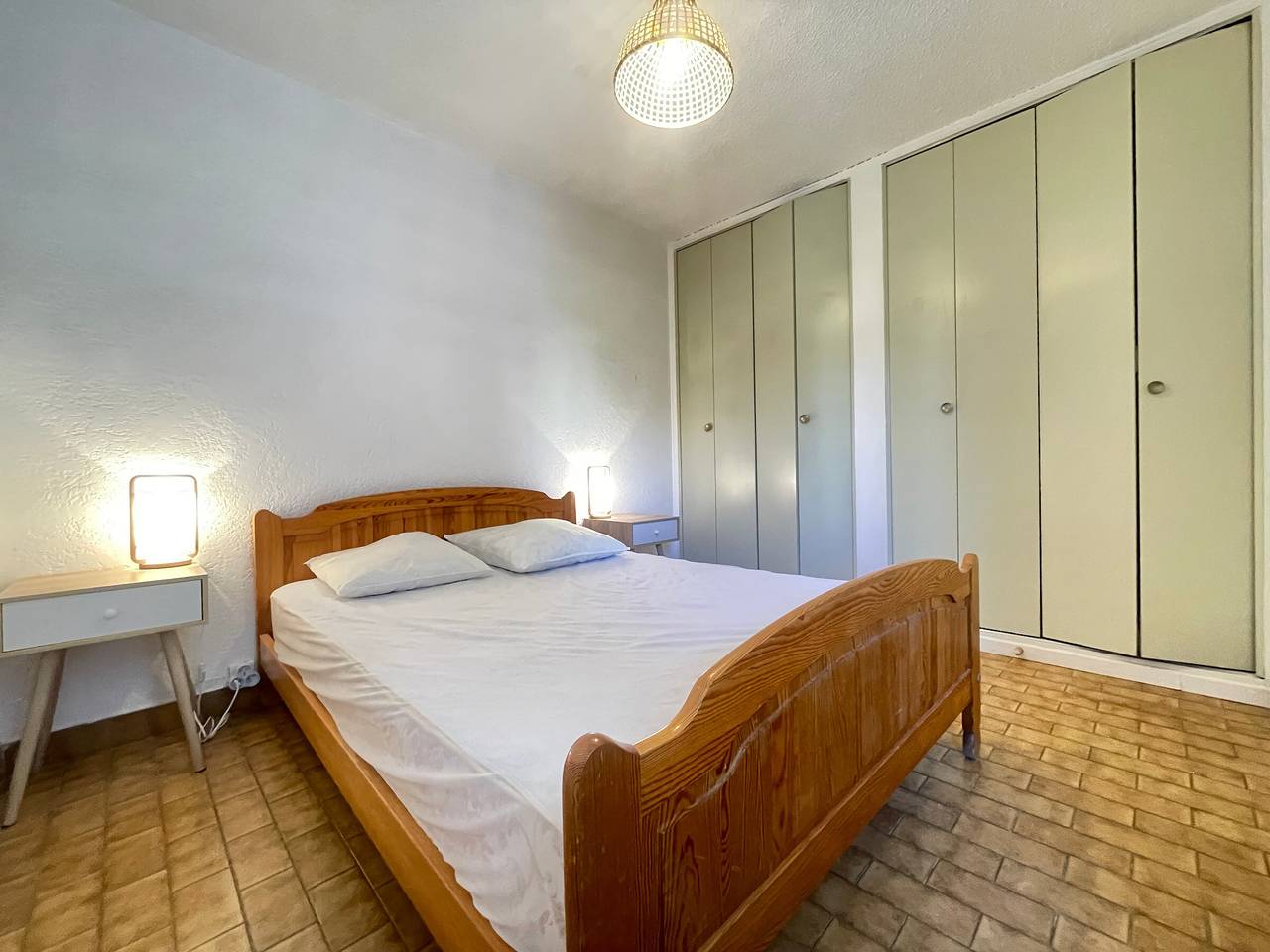 Entire apartment, Spacious 2-Room Apartment by the Sea with Private Parking in Sète in Sete, Mediterranean Coast (France)