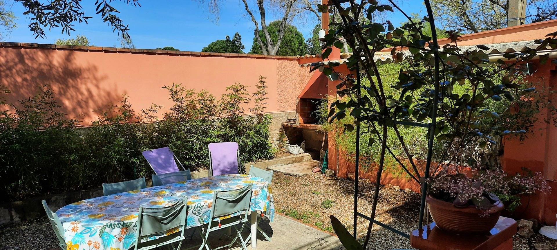 Maison de Vacances 'Jonquille' avec Vue sur la Montagne, Terrasse Privée et Wi-Fi in Sorède, Région de Céret