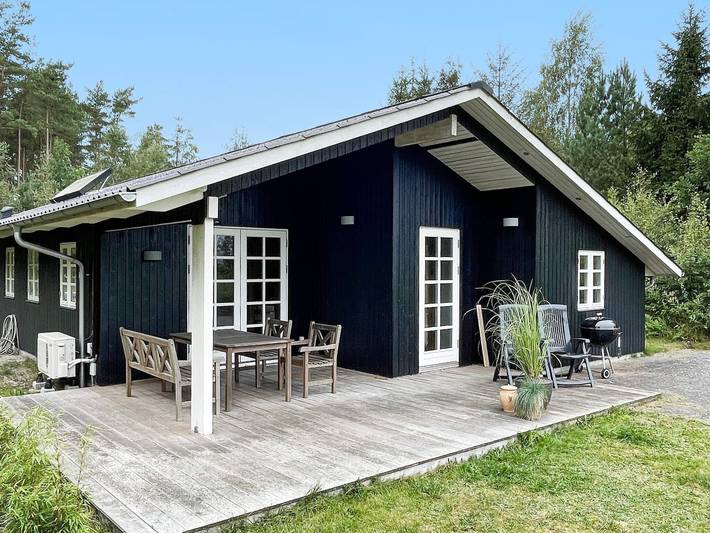 Ferieudlejning for 8 personer, med terrasse, børnevenlig i Helberskov