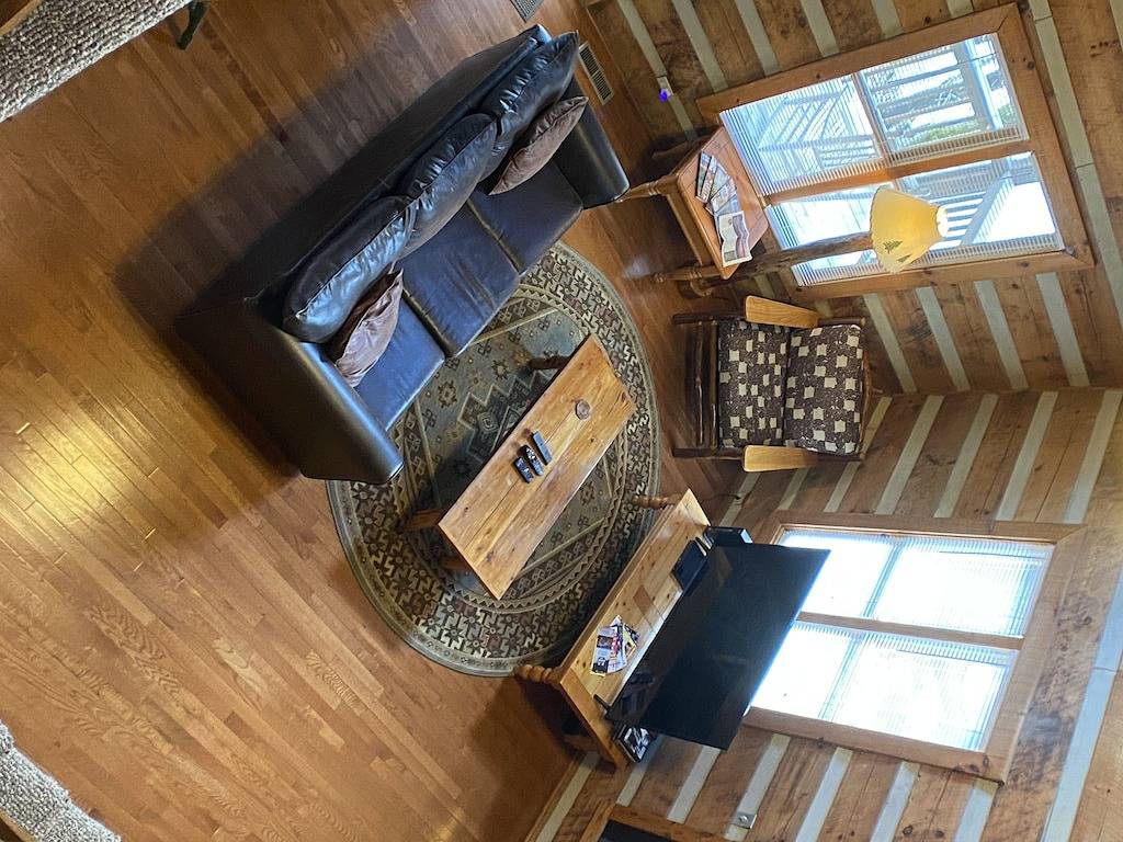 Charming Riverfront Cabin* Ev Chrg * Fish * Swim * in Blount County