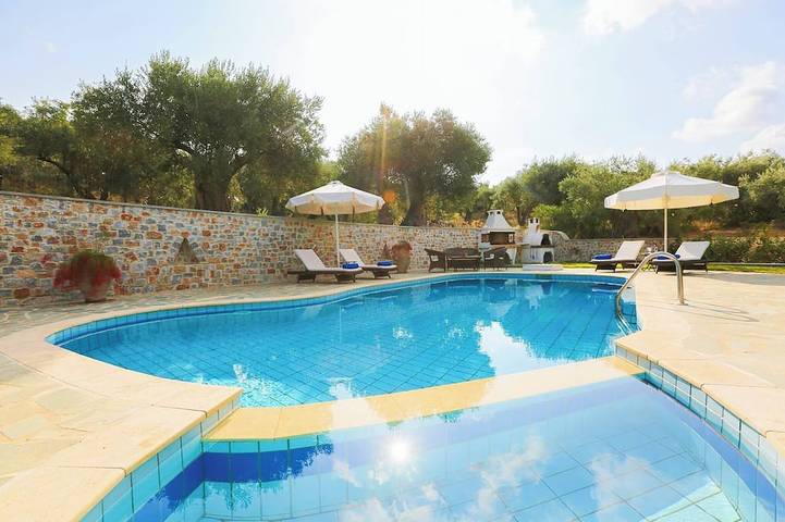 Villa for 10 people, with garden - 1