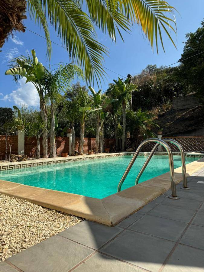 Villa pour 6 personnes, avec piscine et bassin pour enfant ainsi que jardin et vue