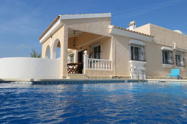 Location de vacances pour 6 personnes, avec balcon et jardin dans Camposol