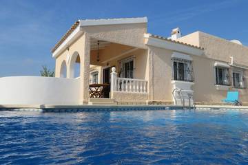 Location de vacances pour 6 personnes, avec balcon et jardin dans Camposol