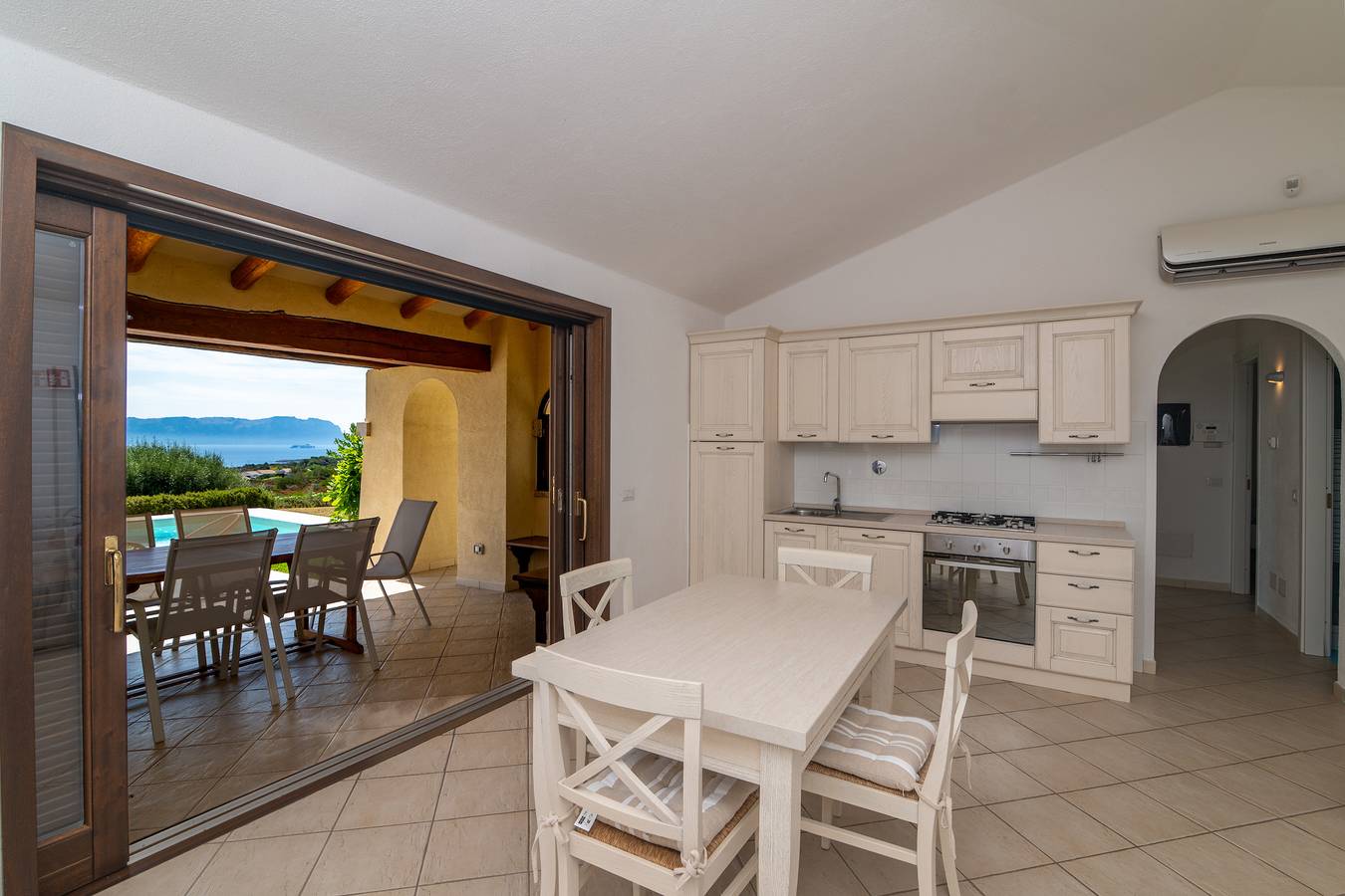 Villa 'Daniela' met zeezicht, wifi en airconditioning in Costa Smeralda