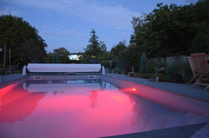 Cottage pour 6 personnes, avec jardin et bassin pour enfant ainsi que jacuzzi et piscine à Saint-Julien-du-Sault