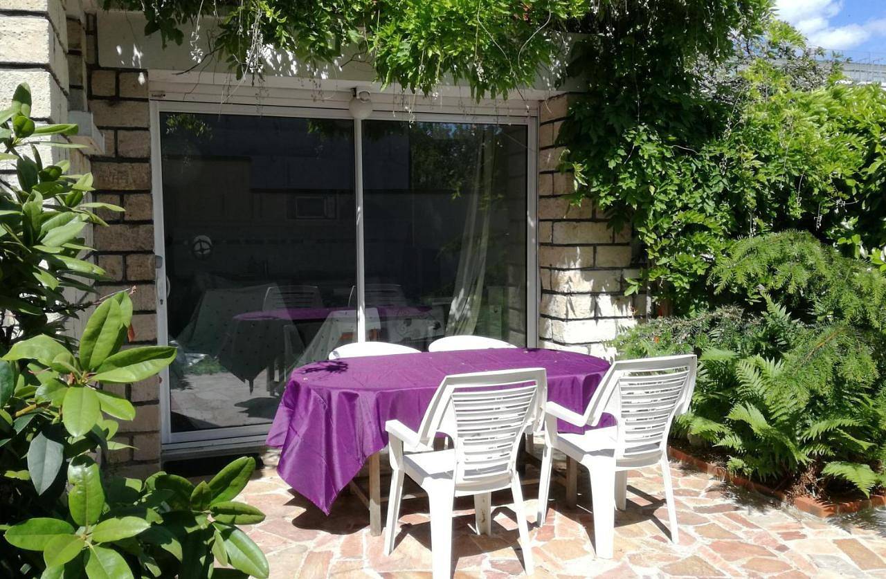 Appartement entier, Nice family studio in villa Sceaux 600m Rer B direct to Notre-Dame in Sceaux, Hauts-de-Seine