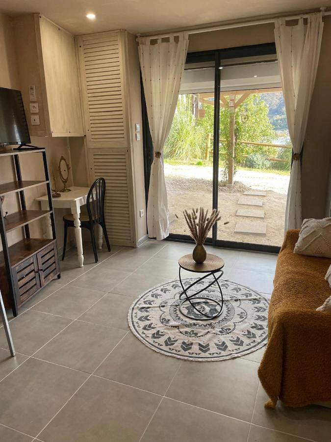 Gîte pour 3 personnes, avec Terrasse et Vue à Saint-Jean-de-Muzols