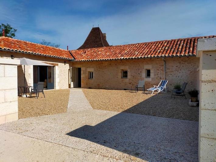 Location de vacances pour 4 personnes, avec sauna et jardin ainsi que piscine et jacuzzi, animaux acceptés à Saint-Pierre-de-Côle - 2