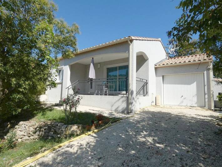 Location de vacances pour 6 personnes, avec jardin ainsi que piscine et vue, adapté aux familles à Saint-Paul-le-Jeune