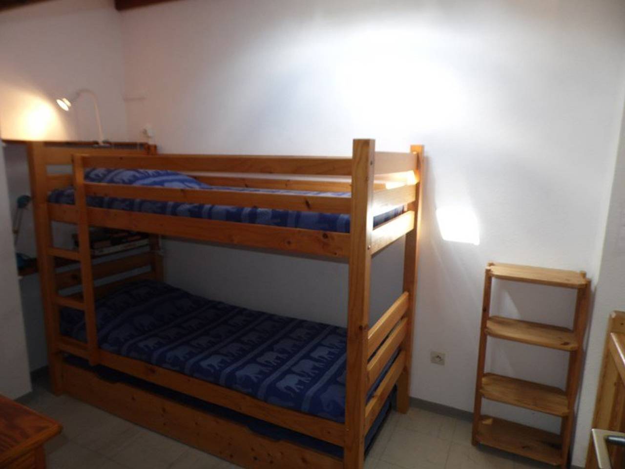 Modern 2-Bedroom Townhouse with Terrace, Private Parking & Pool Access in Marseillan in Marseillan, Côte d'Améthyste