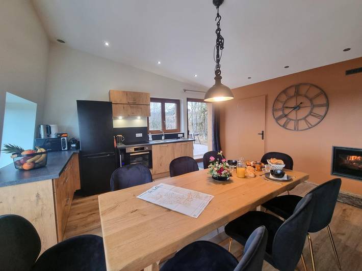 Gemütliches Ferienhaus in Le Bessat, Natur und Entspannung für 8 Personen in Le Bessat, Regionaler Naturpark Pilat