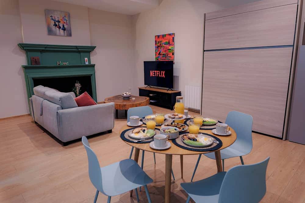 Appartement entier, Cocon élégant • Cour privée • Cœur de Valence in Valence, Région de Valence