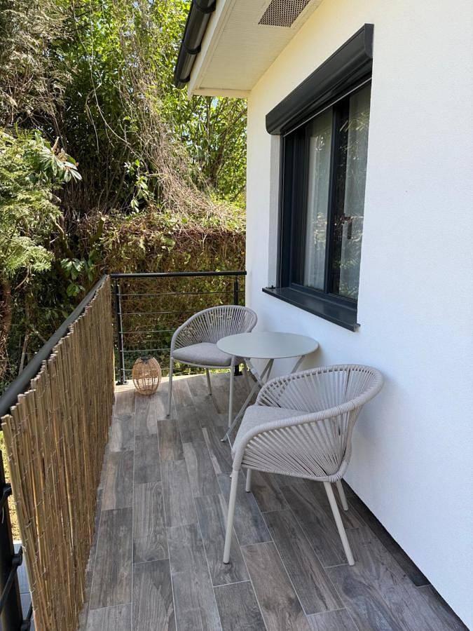 Appartement entier, Le Balcon petit extérieur Idéal familles & couples à 10 min Disneyland Paris avec lit Queen size & parking privé in Coupvray, Seine-et-Marne