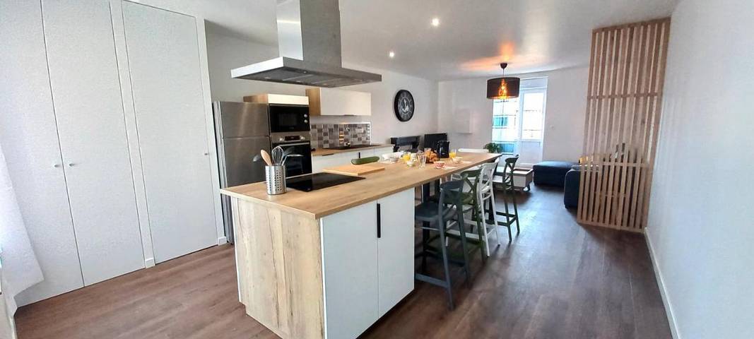 Gîte pour 7 personnes, avec terrasse à Ducey