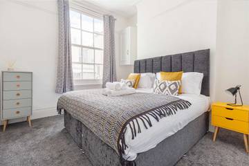 Apartment for 4 People in Cheltenham, The Cotswolds, Photo 1