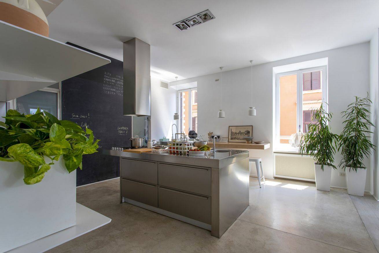 Ganze Wohnung, Large Luxury Sunny Apartment on garden square in Rom Zentrum, Rom