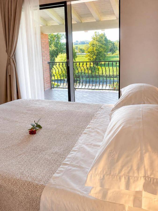 Privatzimmer für 2 Personen, mit Terrasse und Garten sowie Ausblick in Monzambano - 2