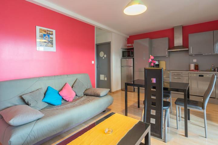 Apartamento entero, Apartamento 'Le Clos Du Champ De L'Amour - Rochefort' con piscina privada, Wi-Fi y aire acondicionado in Saint-Simon-de-Bordes, Región de Jonzac