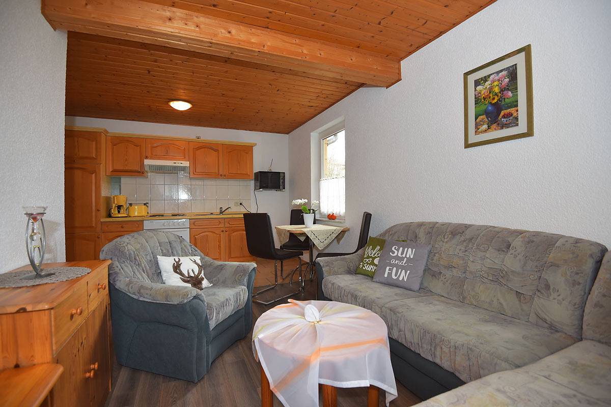 Ganze Ferienwohnung, "Haus Stützel" - Fw2 (34m²) mit Wohnzimmer, Küchenzeile, Schlafzimmer, Du/Wc in Wartburg, Gerstungen