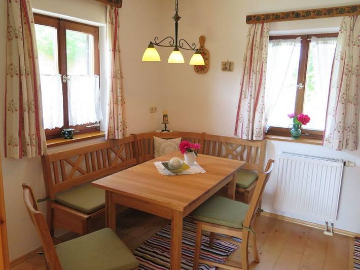 Ganze Ferienwohnung, Ferienwohnung Aiblinger - Fewo 90 m², 3 Sz, Liegewiese, seperates Wc, Bergblick, W-Lan(Gastzugang) in Frasdorf, Chiemsee