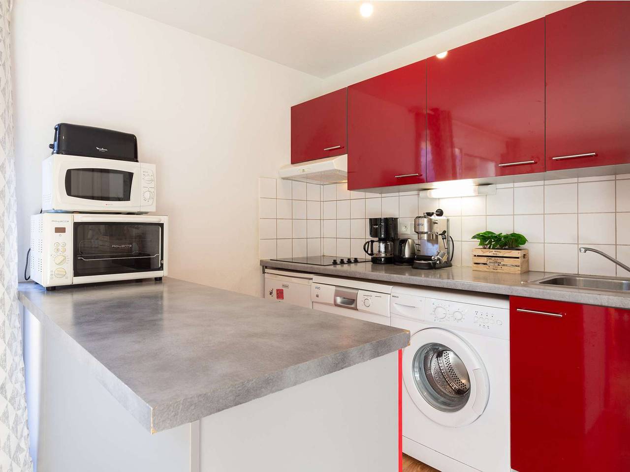 Entire apartment, Cozy 2-Br Apt for 6 in Vielle Aure - Terrace, Parking, Near Thermal & Ski Lifts in Vielle-Aure, Pyrenees National Park