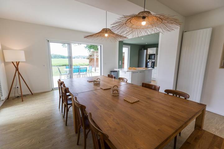 Gîte pour 14 personnes, avec piscine ainsi que jardin et terrasse à Herm - 3