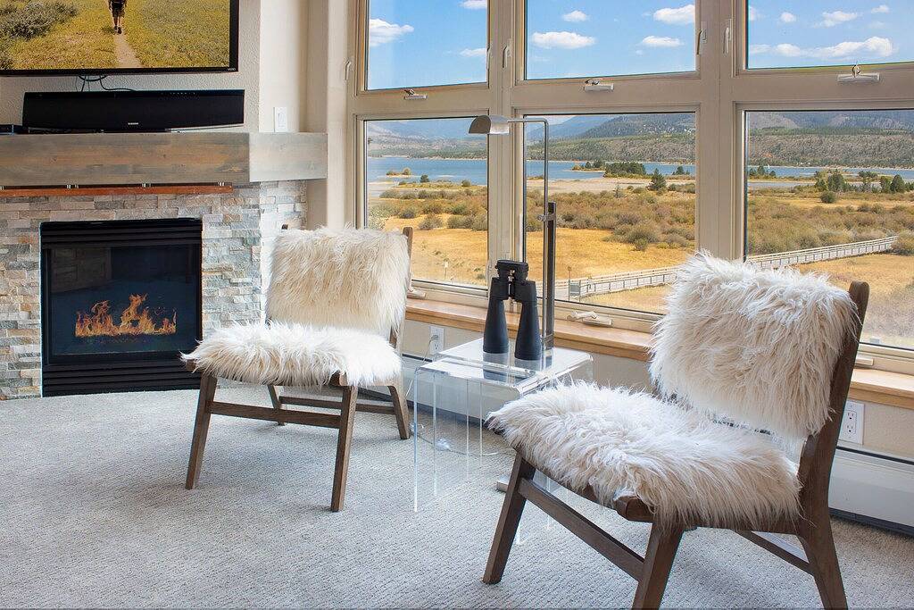 Ganze Wohnung, Modern Condo. Hot tub. Amazing Lake views. Mural. in Frisco, Arapaho and Roosevelt National Forests