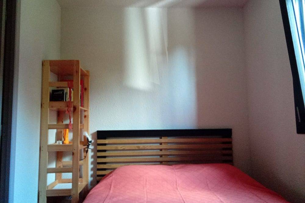 Appartement entier, Appartement 4 pers, rez de jardin à la montagne, au calme entouré de verdure. in Ancelle, Parc national des Écrins