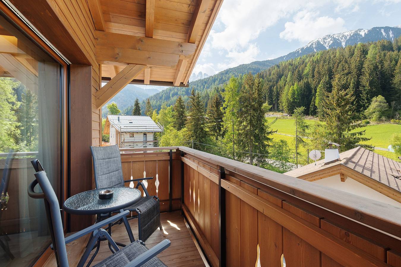 Ganze Wohnung, Apartment 'Weissbrunn Lisa' mit Bergblick, Gemeinschaftsterrasse und Wlan in Santa Magdalena (Eisacktal), Villnöß