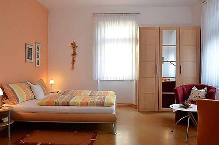 Ferienwohnung für 2 Personen, mit Garten in Hambach (Neustadt)