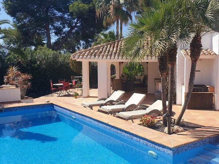 Chalet para 4 personas, con piscina y terraza en Moraira