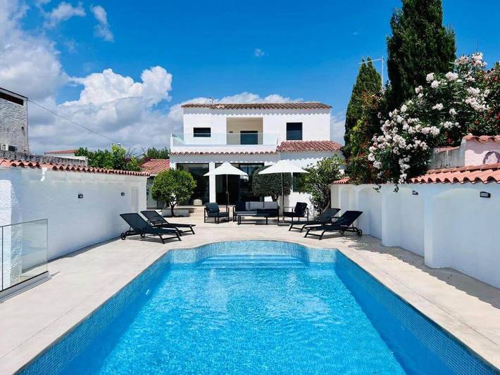 Villa pour 8 personnes, avec balcon ainsi que jardin et vue à Empuriabrava