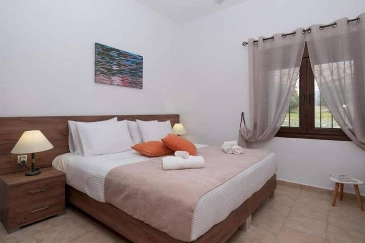 Gîte pour 4 personnes, avec jardin dans Keratokambos - 4