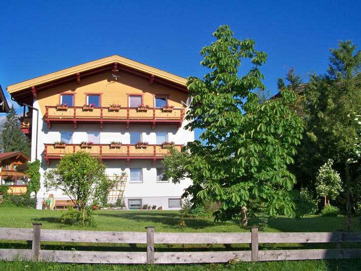 Ferienwohnung für 4 Personen, mit Balkon und Garten sowie Seeblick in Pertisau