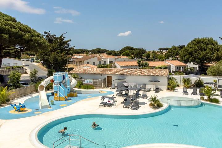 Gîte pour 6 personnes, avec piscine, adapté aux familles dans Plage Du Gros Jonc Le Bois Plage En Re - 4