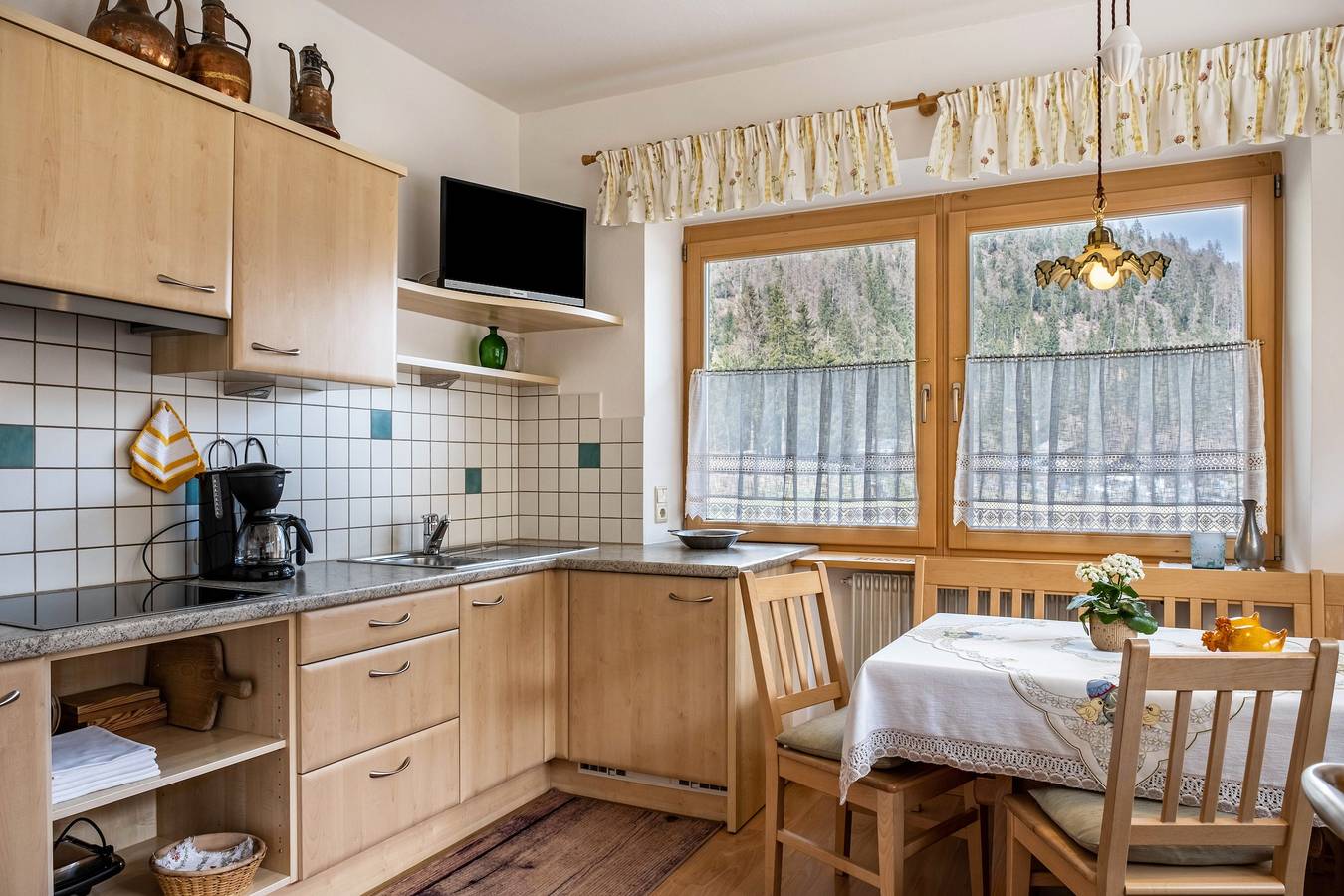 Ganze Wohnung, Ferienwohnung 'Adlerhorst Zaunkoenig' mit privater Terrasse und Wlan in Kuppelwies, Ulten