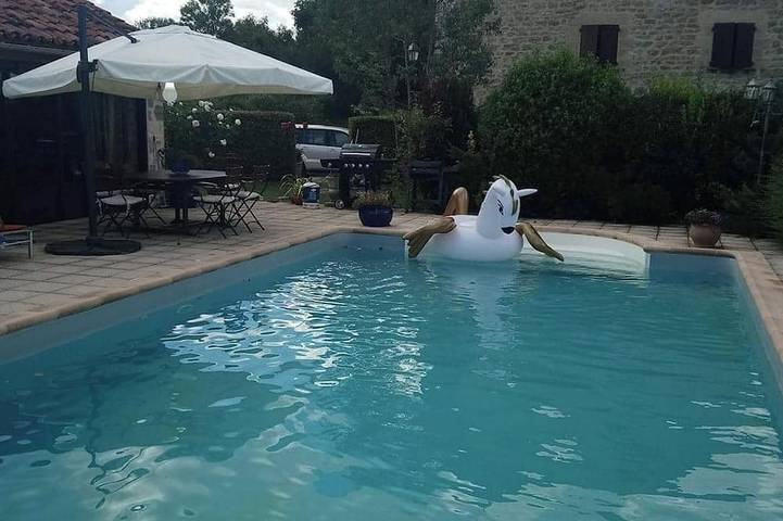 Gîte pour 2 personnes, avec Terrasse ainsi que Jardin et Piscine à BIO