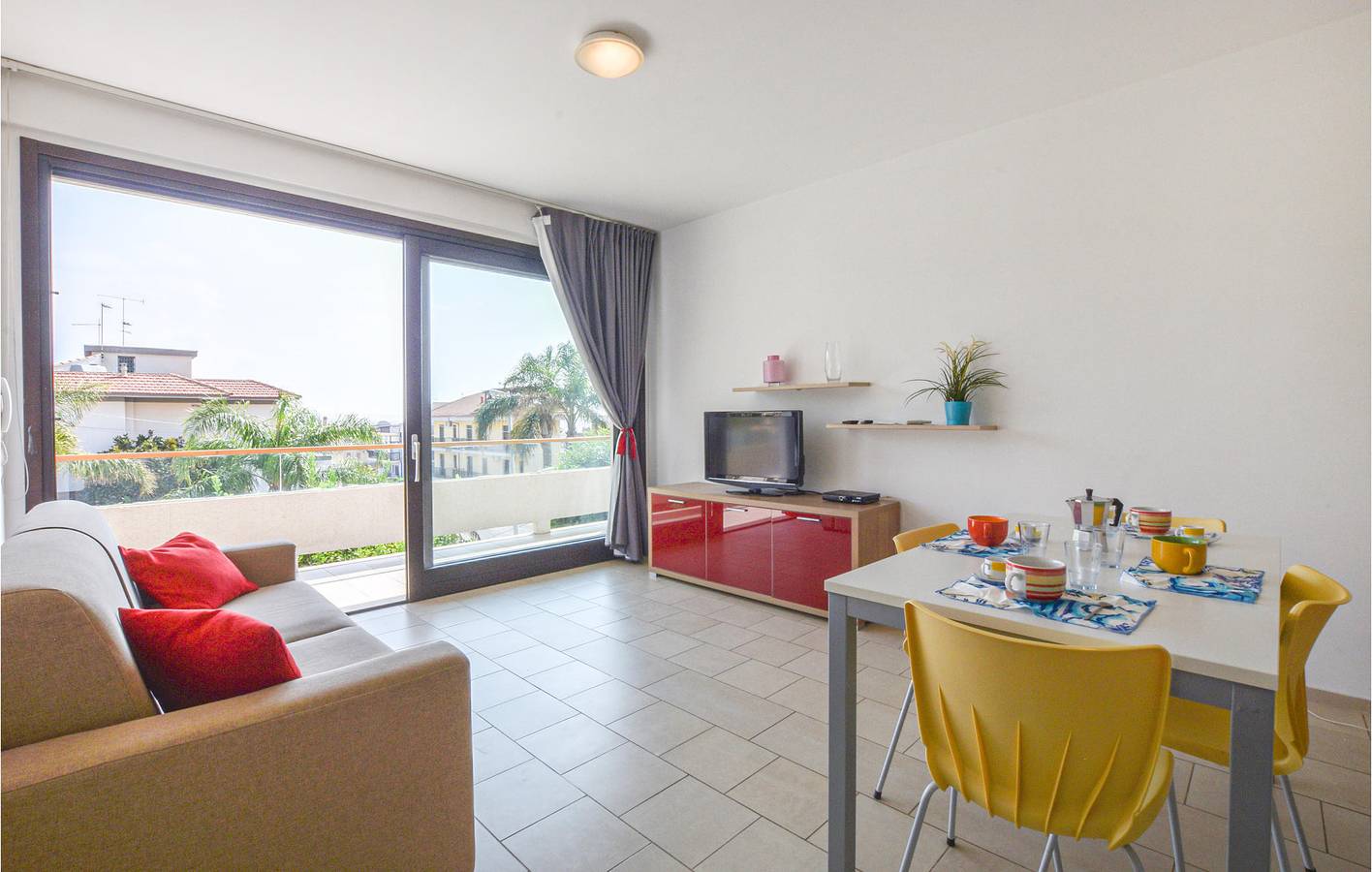Apartamento con vistas al mar, piscina y aparcamiento in Marina di Ragusa, Provincia de Ragusa