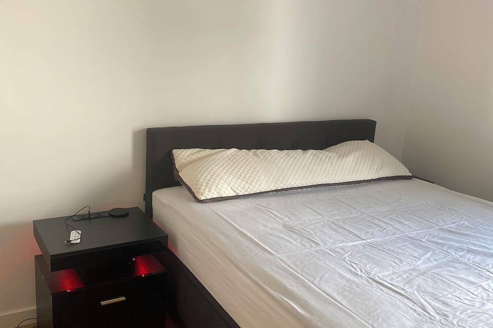 Entire apartment, Parc Des Exportations in Le Blanc-Mesnil, Seine-Saint-Denis
