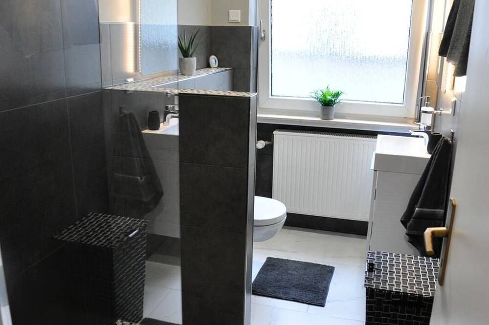 Ganze Wohnung, Kurstadt Apartment  2Zkb Balkon Pkw Stellplatz. in Bad Nauheim, Wetterau