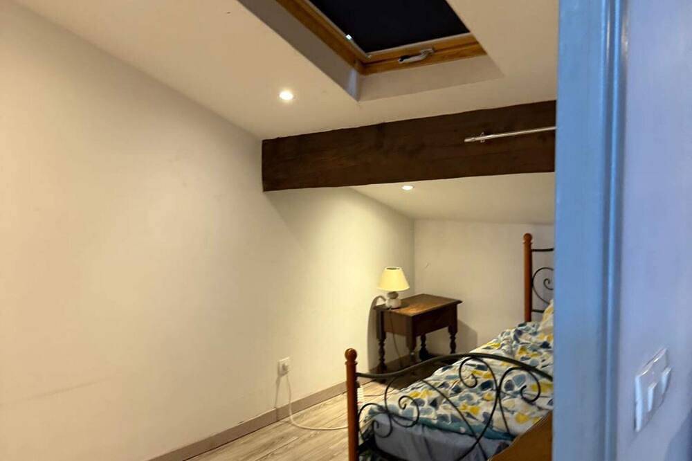 Entire apartment, 3Rd Floor Apartment Under The Slopes in Saint-Chamond, Pilat Regional Nature Park