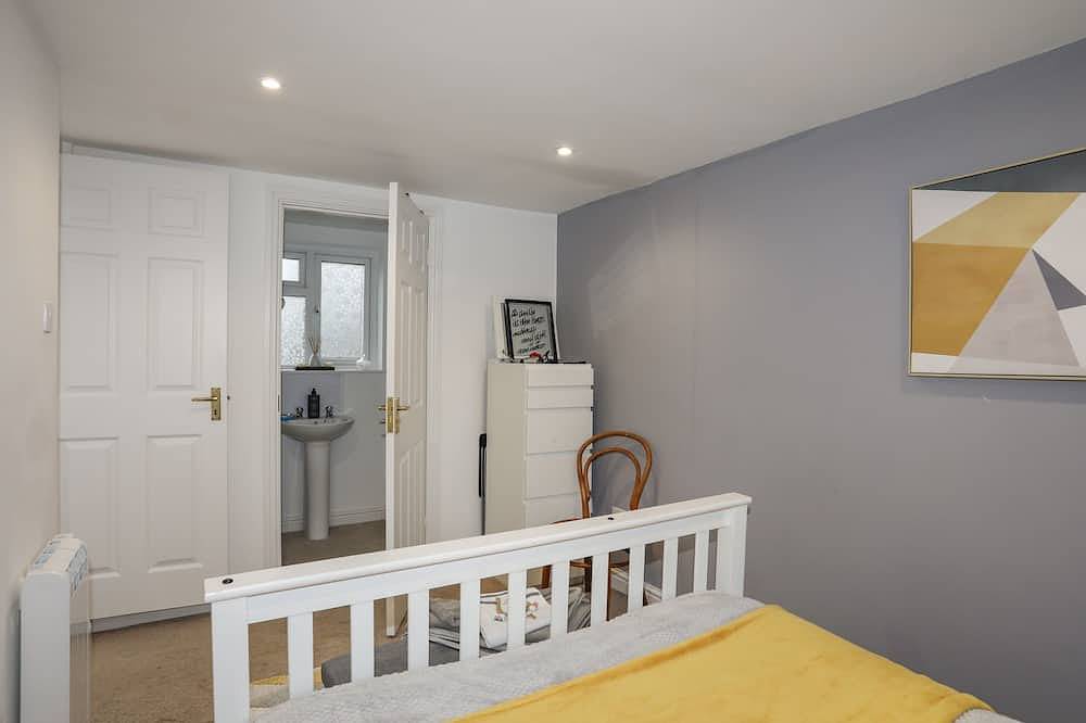 Gwen Y Wawr, pet friendly, with a garden in Llanbedrog in Llanbedrog, Gwynedd