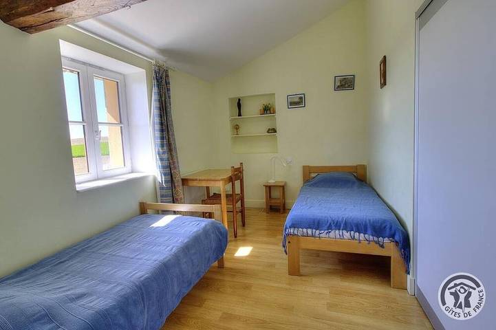 Location de vacances pour 12 personnes, avec piscine et jardin, animaux acceptés à Pomeys - 3