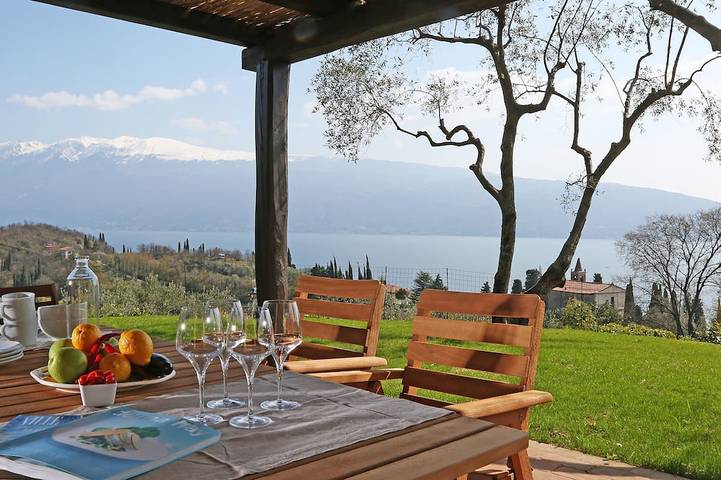 Villa für 9 Personen, mit Garten in Toscolano-Maderno