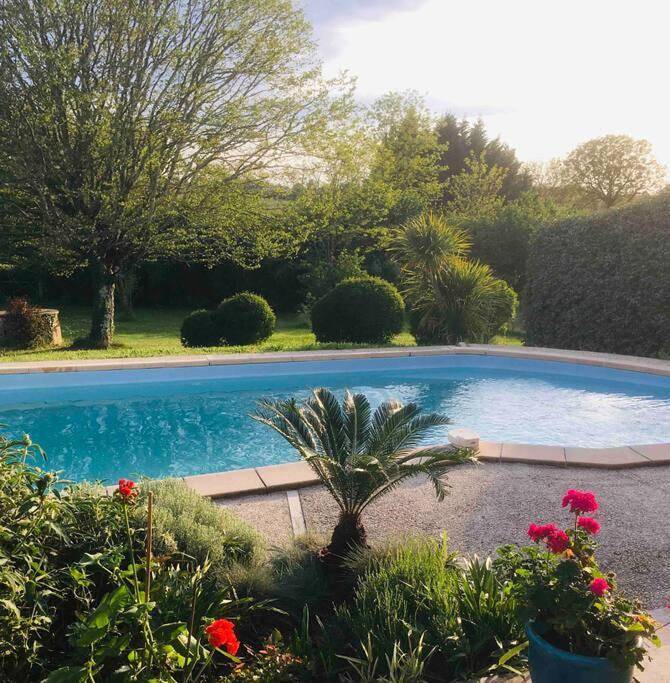 Location de vacances pour 8 personnes, avec jardin ainsi que vue et piscine à Preignac - 3