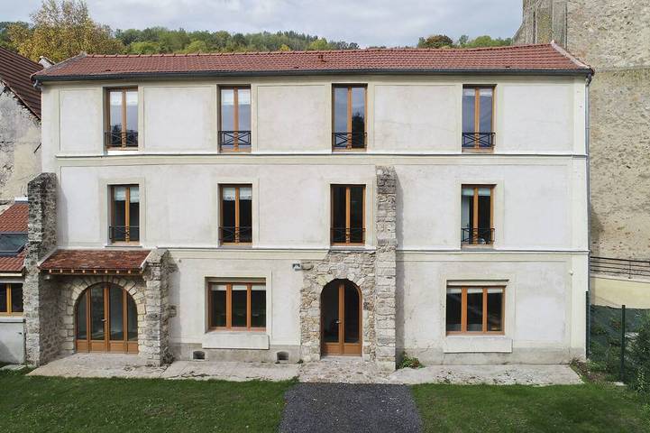 Gîte pour 11 personnes, avec jardin dans Nanteuil-sur-Marne