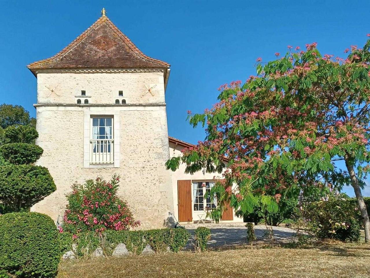 Encantadora Casa Rural con Wifi y Se Admiten Mascotas in Saint-Romain, Charente