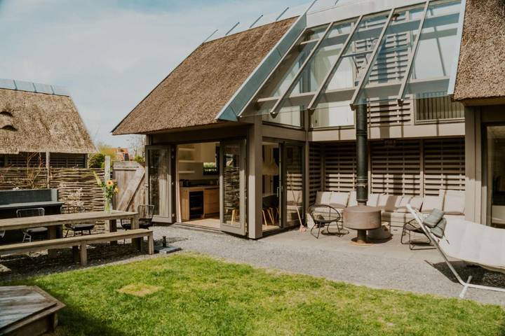 Vakantiepark voor 4 personen, with Terras and Tuin as well as Sauna in Schoorl