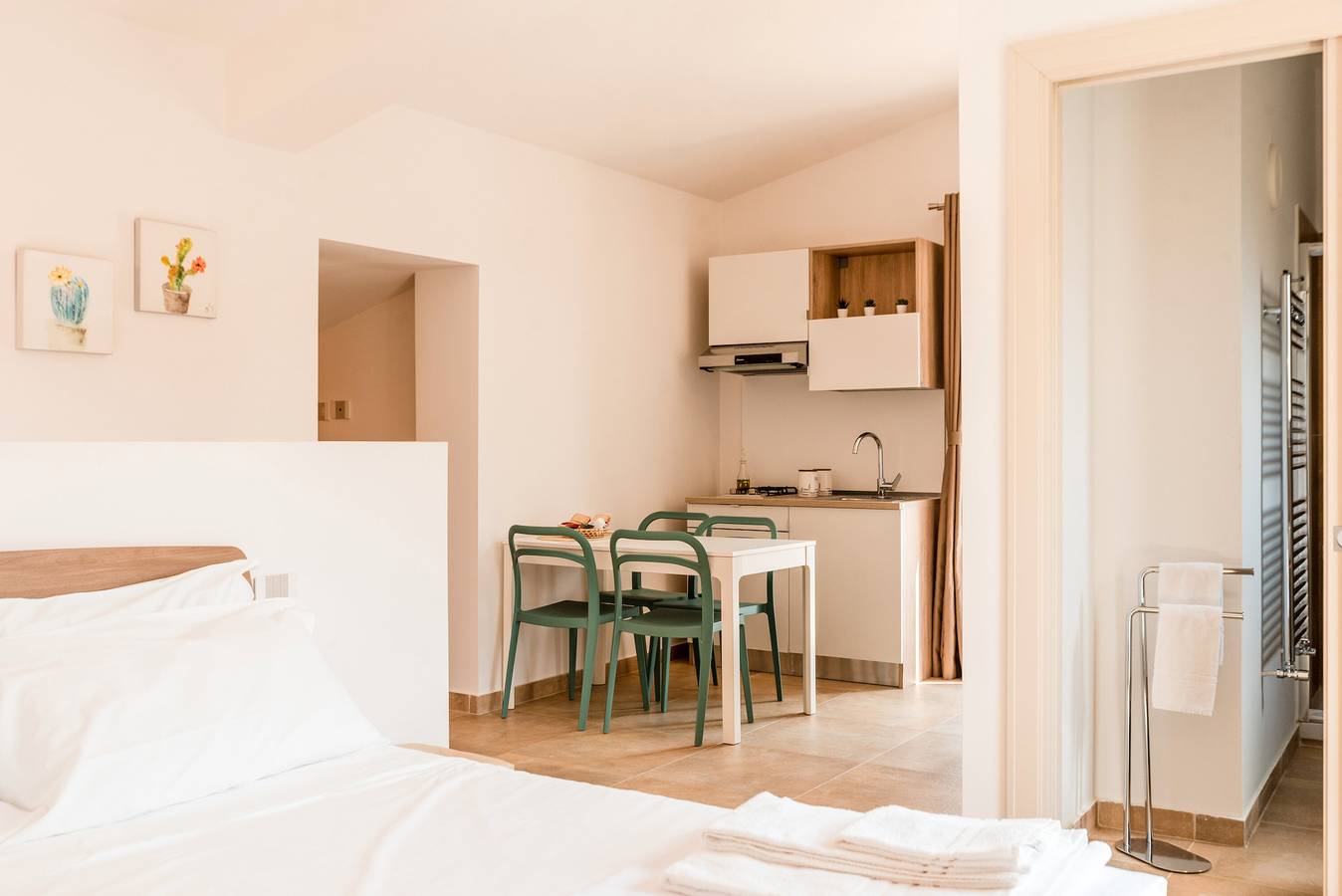 Entire apartment, Apartment 'Le 3 Rose - Tea' with Lake View, Wi-Fi and Air Conditioning in Montallegro, Agrigento Province